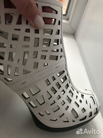 Босоножки 40 Calvin Klein натуральная кожа