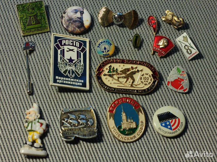 Значки коллекция и компасы