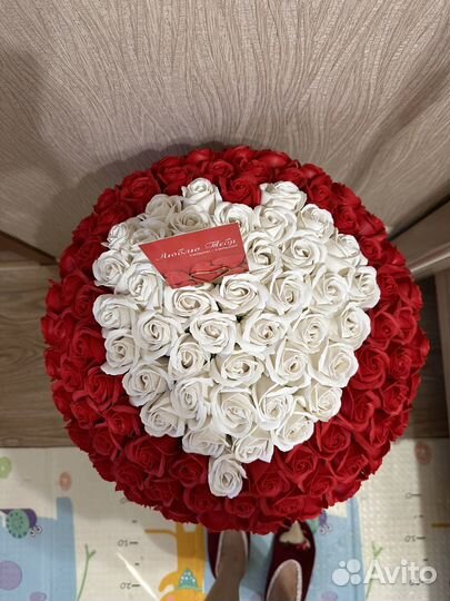 Букет из 111 мыльных роз с сердцем