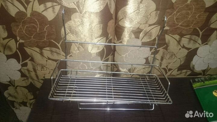 Металлические подвесные полочки