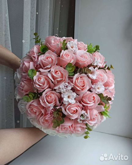 Букеты на выпускной из мыльных роз