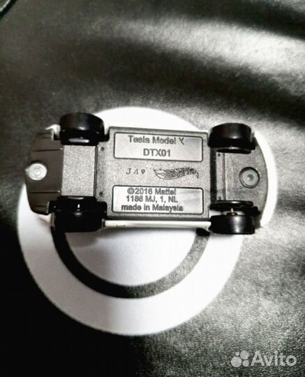 Машинка hot wheels Tesla Model X (2016)