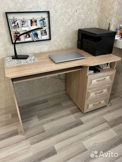 Письменный стол