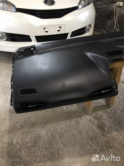 Консоль панели на Toyota Wish 2010 год