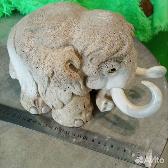 Фигура мамонта из кости
