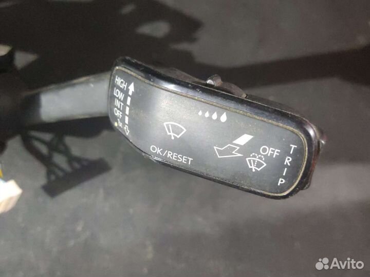 Переключатель подрулевой в сборе Skoda Octavia a7