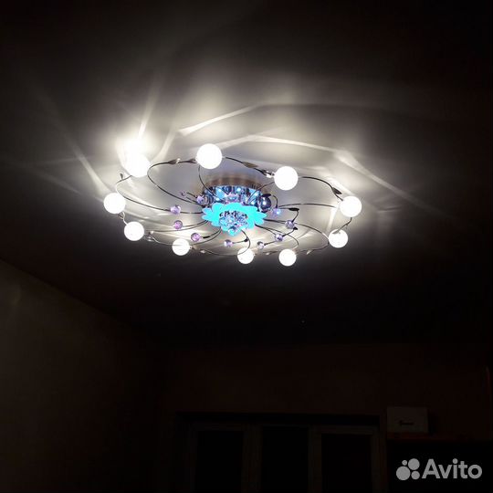 Продам люстру Kingda с пультом, люстру Васильки