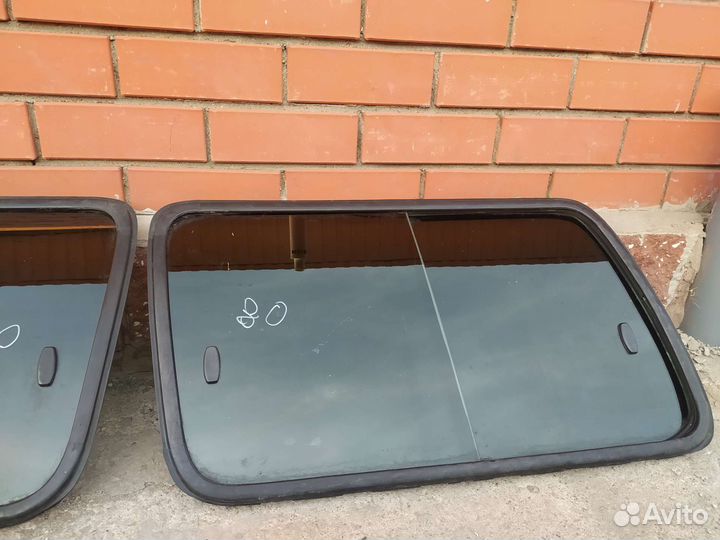 Стекло багажника боковое Toyota Land Cruiser J80