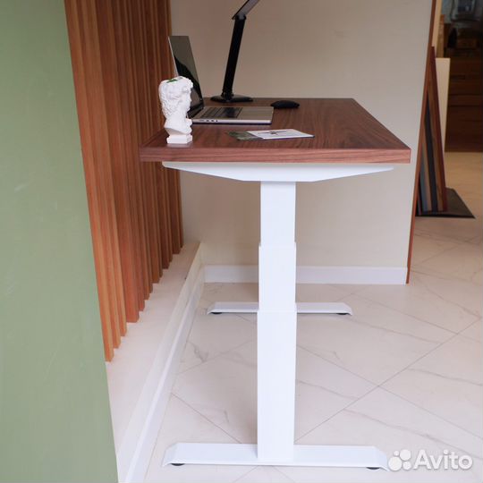 Стол с электроприводом. Управляется Алисой