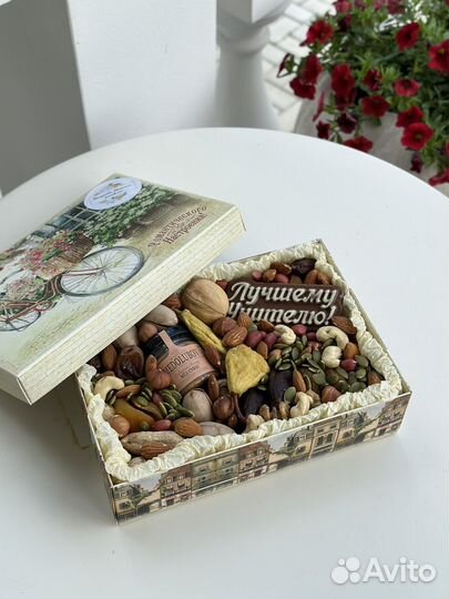 Букет на 1 сентября из сухофруктов орехов