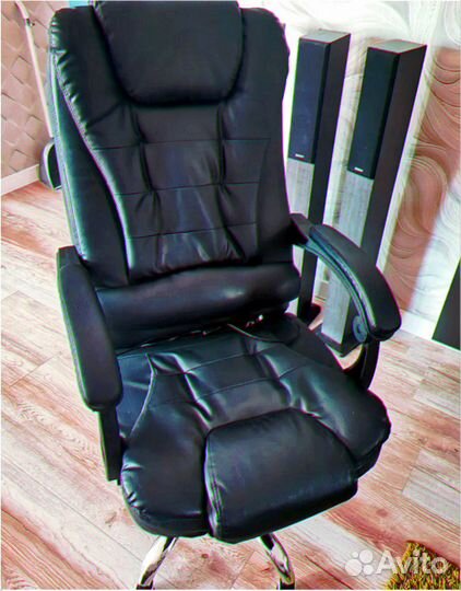 Офисное кресло коричневое