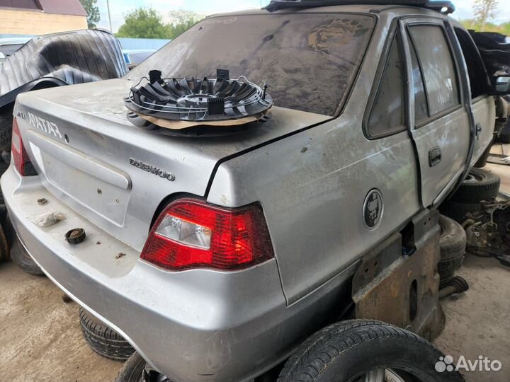 Крышка багажника daewoo nexia 150 кузов-215