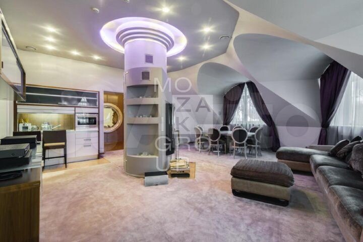 Дом 1100 м² на участке 15 сот.