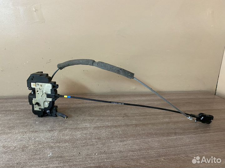 Замок двери задний левый Nissan Note E11