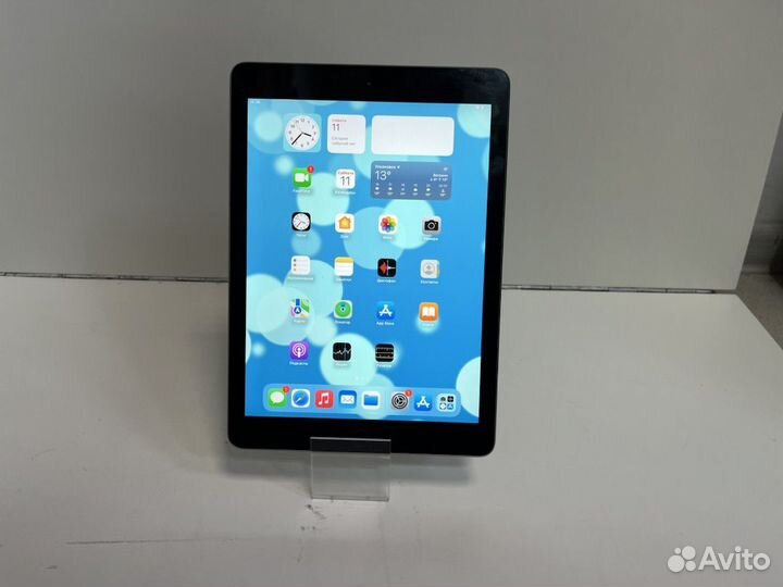 Планшет без SIM-карты Apple iPad 6 A1893 32 GB