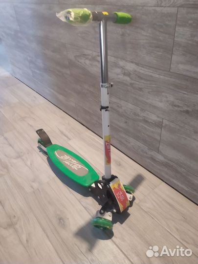 Самокат детский складной новый