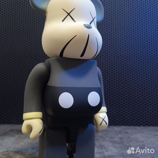 Коллекционная фигурка Bearbrick Kaws (28см)