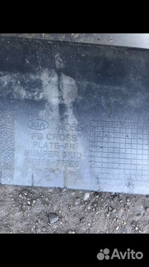 На передний бампер накладка киа