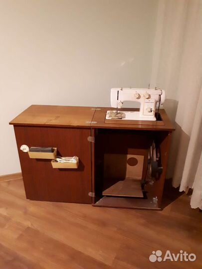 Швейная машина Чайка 142