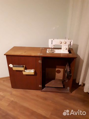 Швейная машина Чайка 142