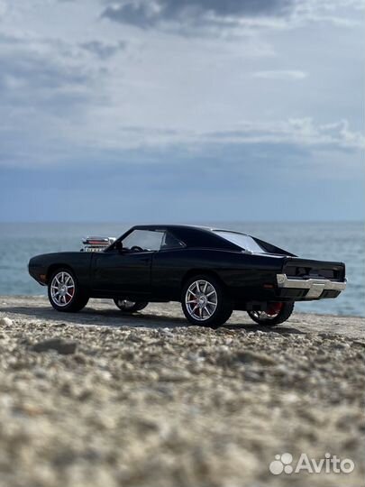 Металлическая машинка Dodge Charger 1:24