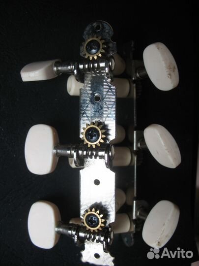 Колковая механика не б.у., струны,чехол для гитары