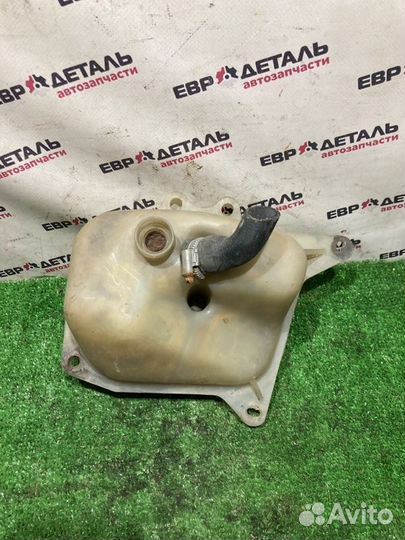 Бачок расширительный Audi 80 B3 седан 1.8 RU 1988