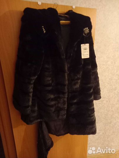 Шуба из искусственного меха с капюшоном