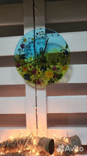 Часы из смолы с цветами 