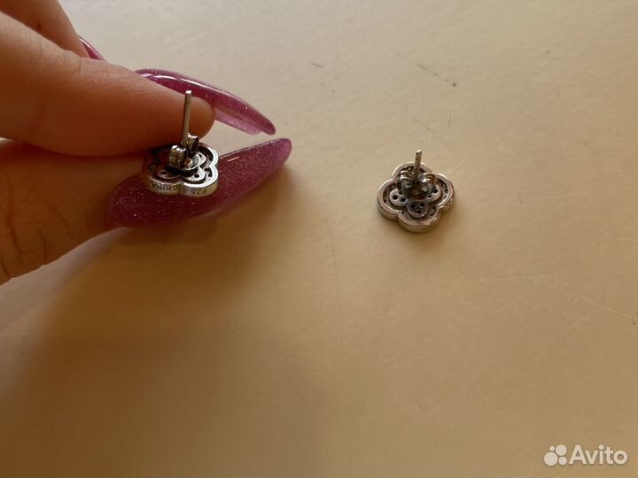 Серебряные серьгис камнями