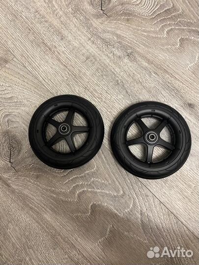 Новые задние колеса Bugaboo Bee5