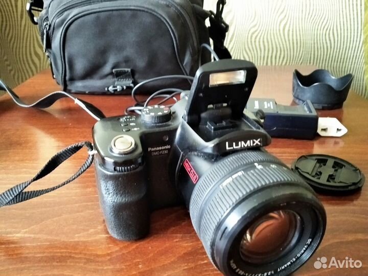 Зеркальный фотоаппарат Panasonic Lumix DMC-FZ30