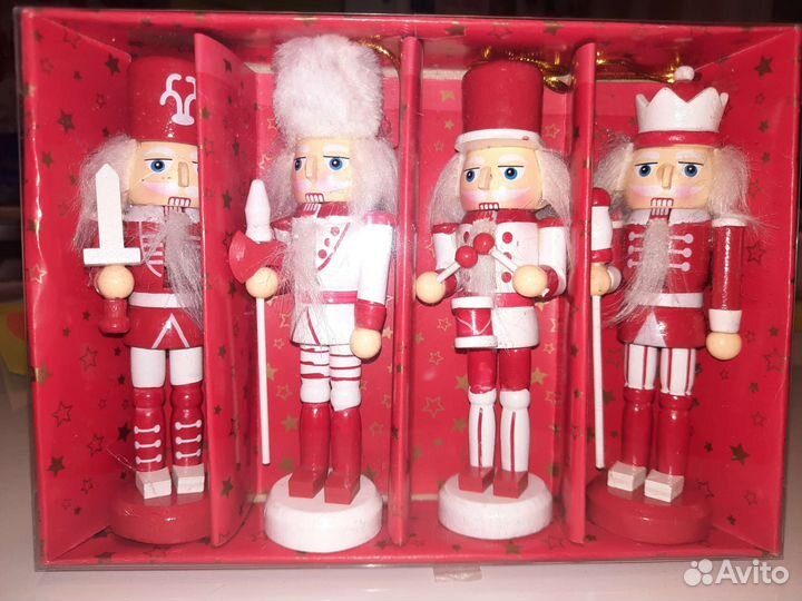 Щелкунчики деревянные