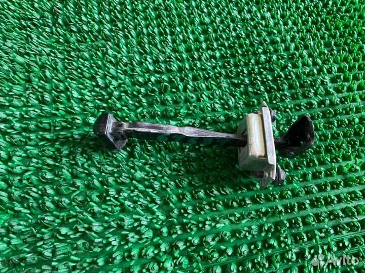 Ограничитель двери лев. зад. Nissan Murano