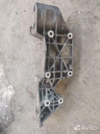 Кронштейн генератора Skoda Octavia Tour A4 1.6 AKL