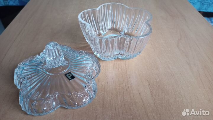 Хрустальная конфетница с крышкой