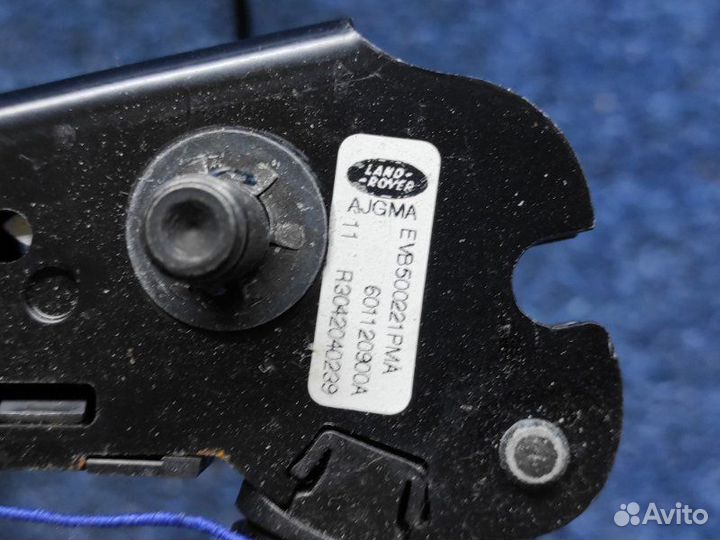 Преднатяжитель ремня передний правый Land Rover