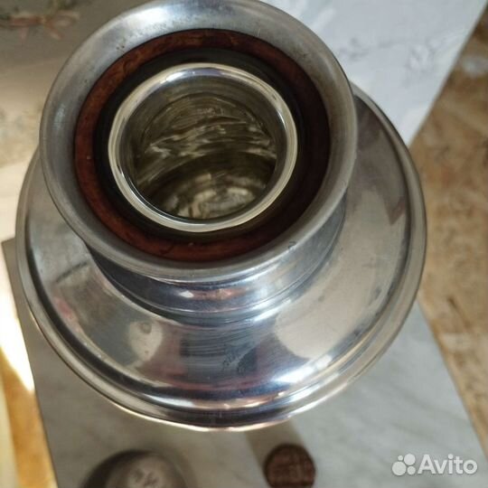 Два термоса