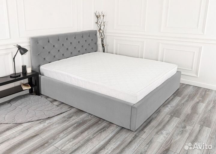Кровать с матрасом