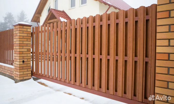 Забор из евроштакетника под ключ быстро