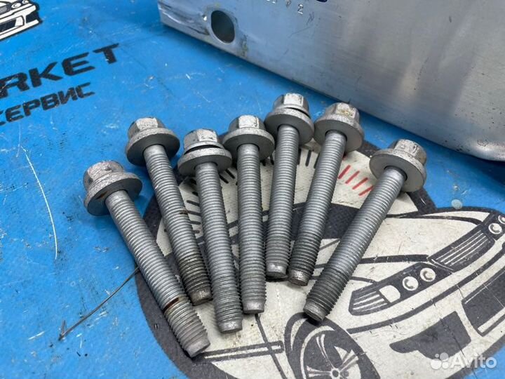 Крепление жесткости бампера переднее Mercedes-Benz