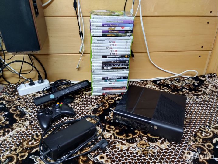Xbox 360 E + Kinect + 35 дисков лицензия