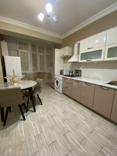2-к. квартира, 65 м², 4/11 эт.
