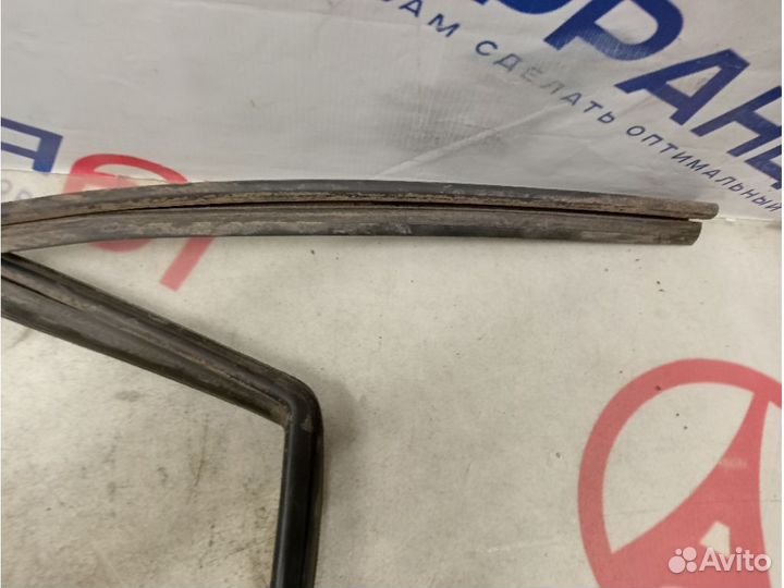 Уплотнитель стекла renault sandero 2