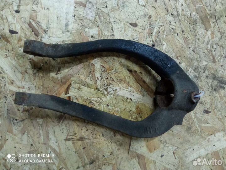 Вилка левой стойки амортизатора Hyundai sonata EF