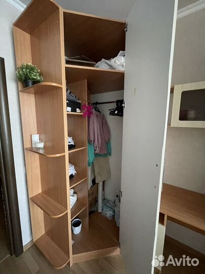 Стенка с письменным столом и шкафом