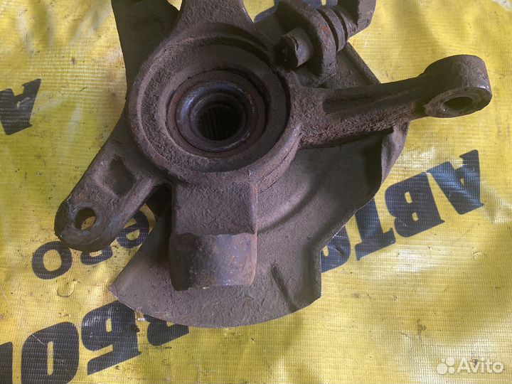 Поворотный кулак правый Chevrolet Aveo Т200
