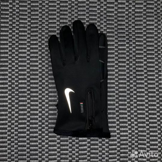 Перчатки Nike тёплые