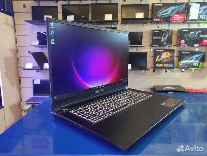 Intel Core i7-12700H nVidia RTX3070 8GB 17.3 IPS