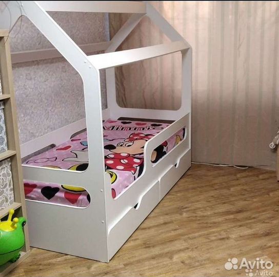 Кровать домик